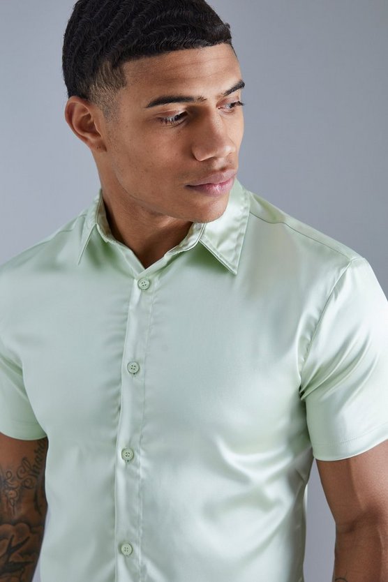 Kurzärmliges Muscle-Fit Hemd aus Satin