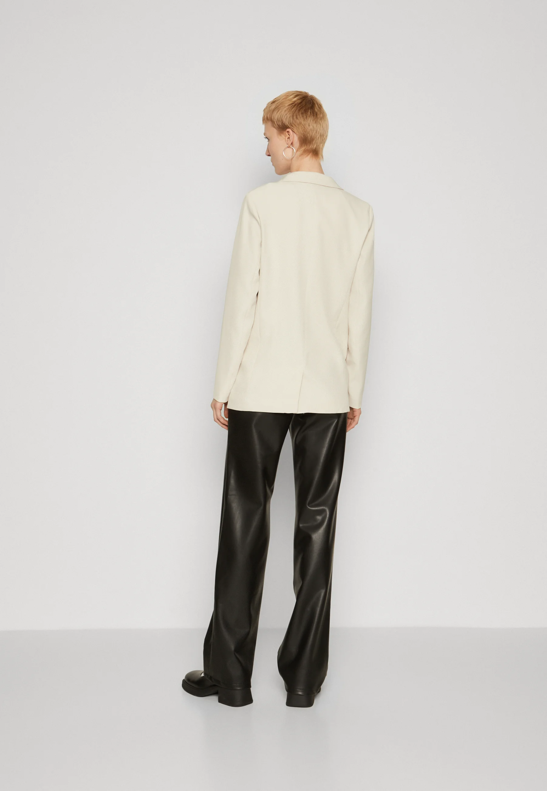 ONLY Tall ONLELLY LIFE LOOSE BLAZER - Abrigo corto