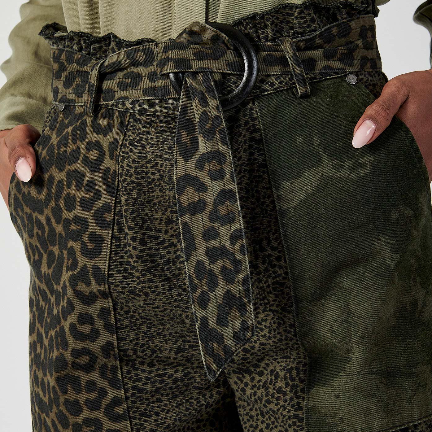 COLMA  Pantalon kaki imprimé femme