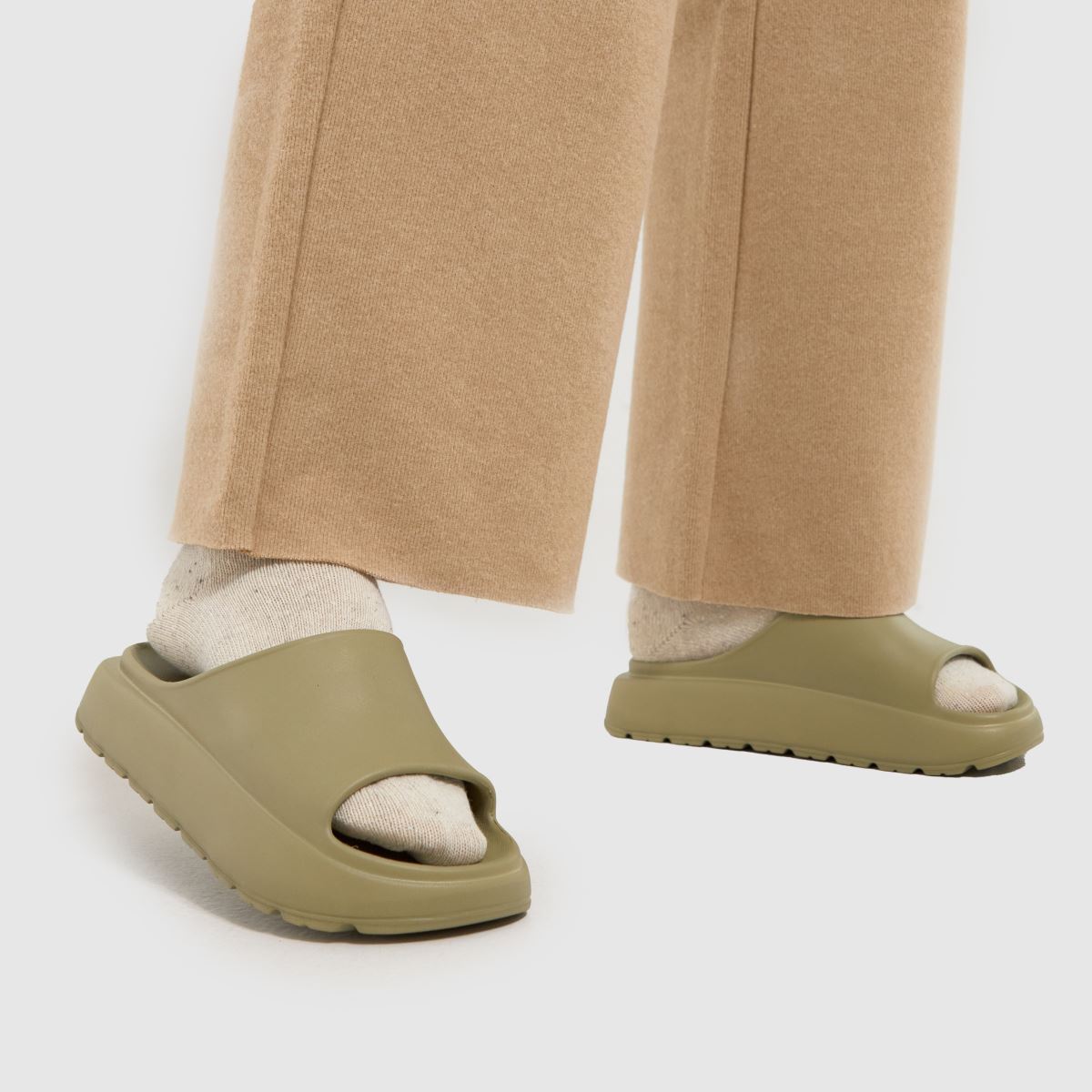 Schuh Tatia talpbetétes csúszkaszandál világoszöld színben