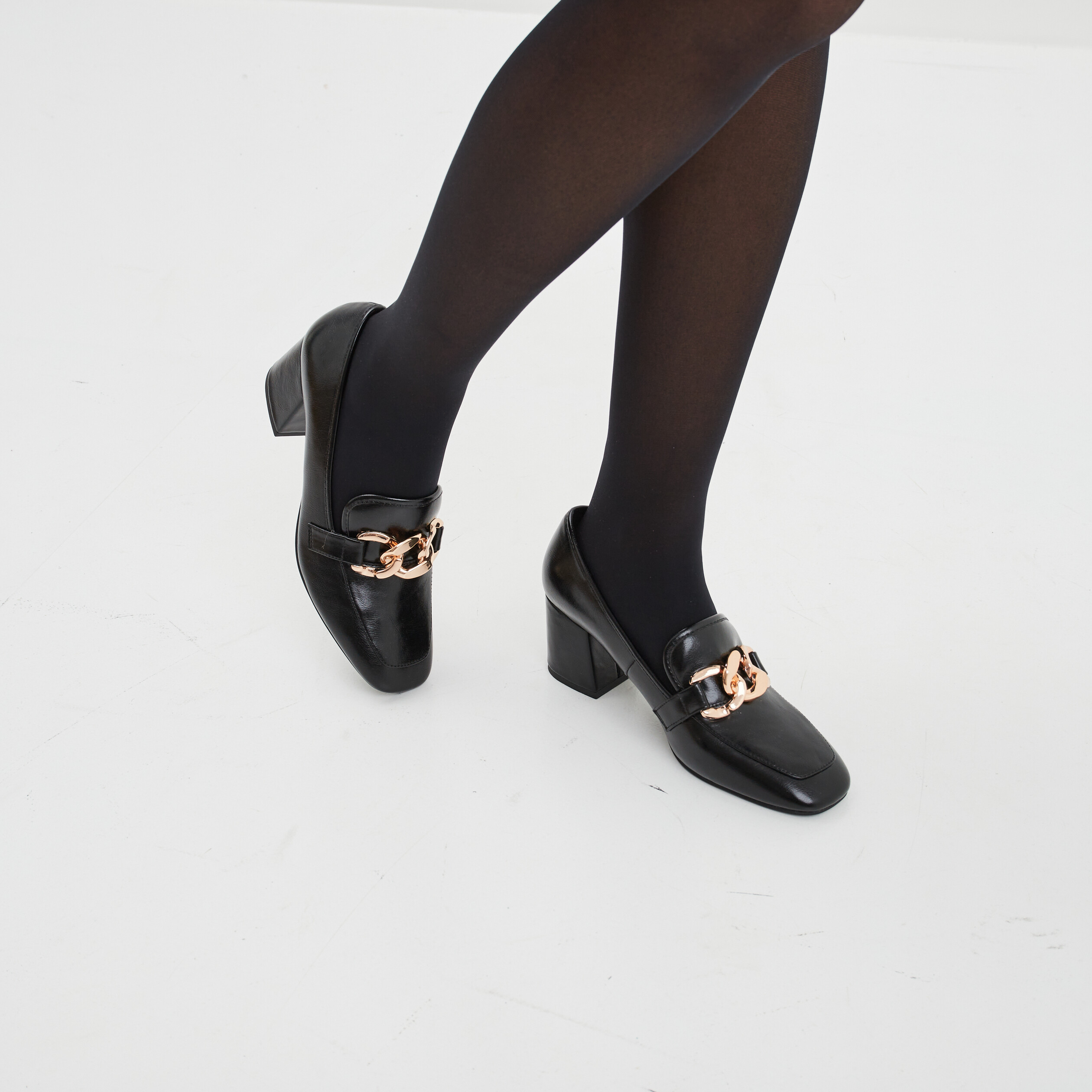 Loafers à talons détails chaînes Liberto noir femme | La Halle