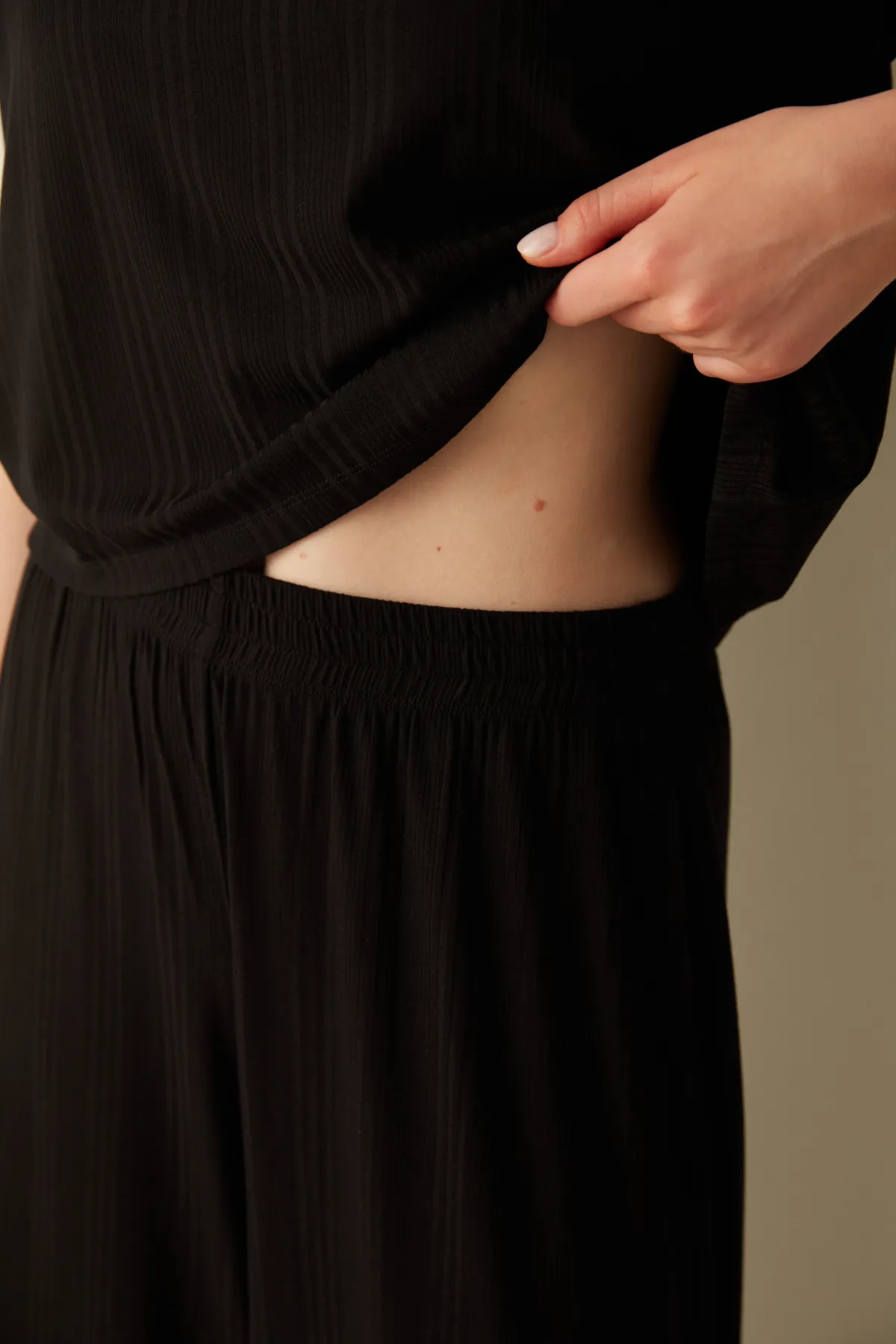 Penti  Schwarzes T-Shirt-Pyjamaoberteil mit Kragen und Knopfleiste