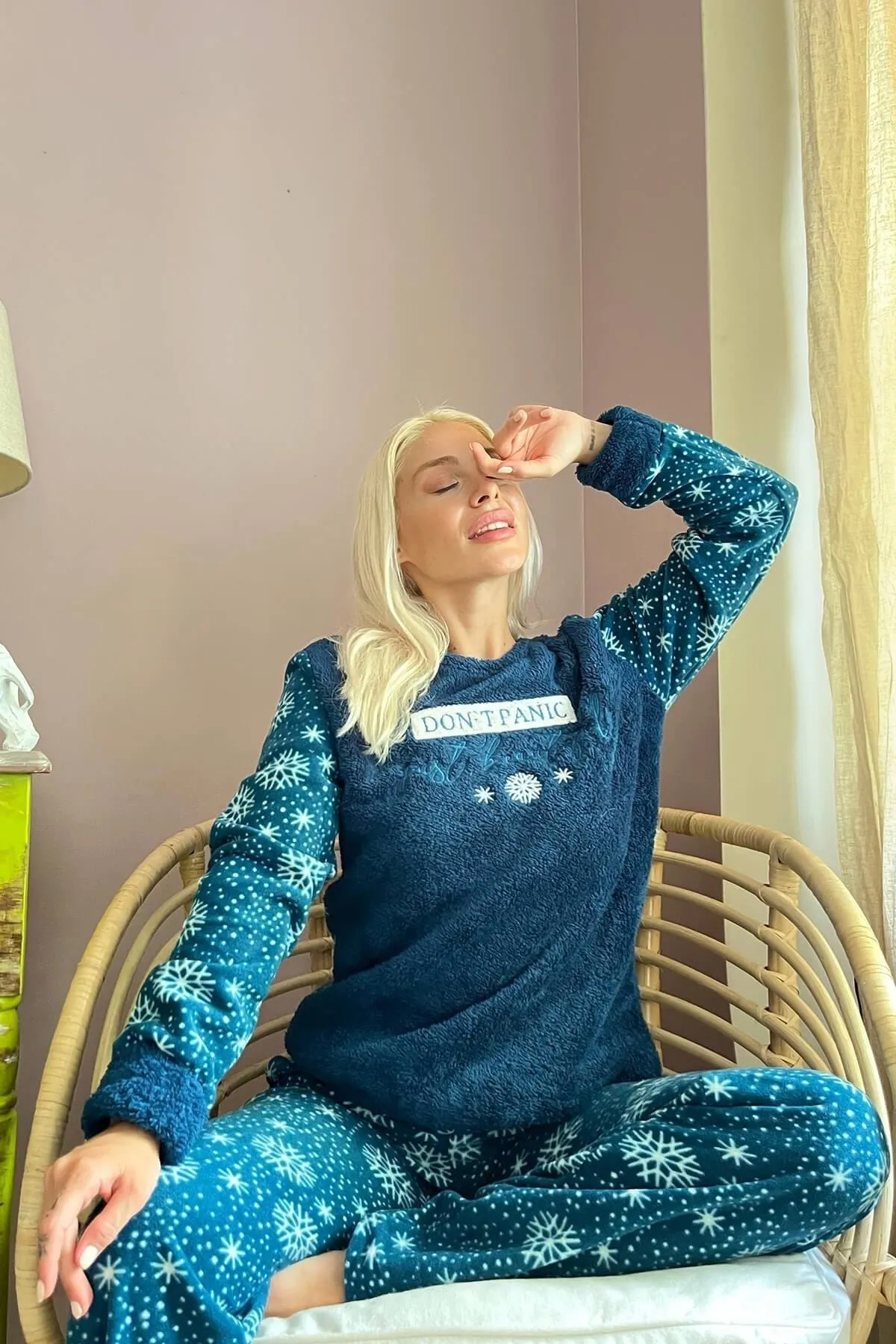 Pijamaevi  Petrolgrünes Dont Panic gemustertes Plüsch-Pyjama-Set für Damen