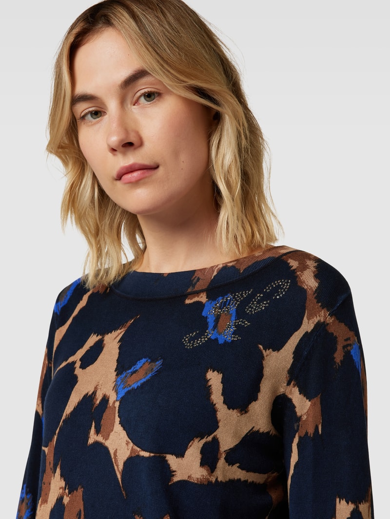 Strickpullover aus Viskose-Mix mit Allover-Muster und Applikation in royalblau