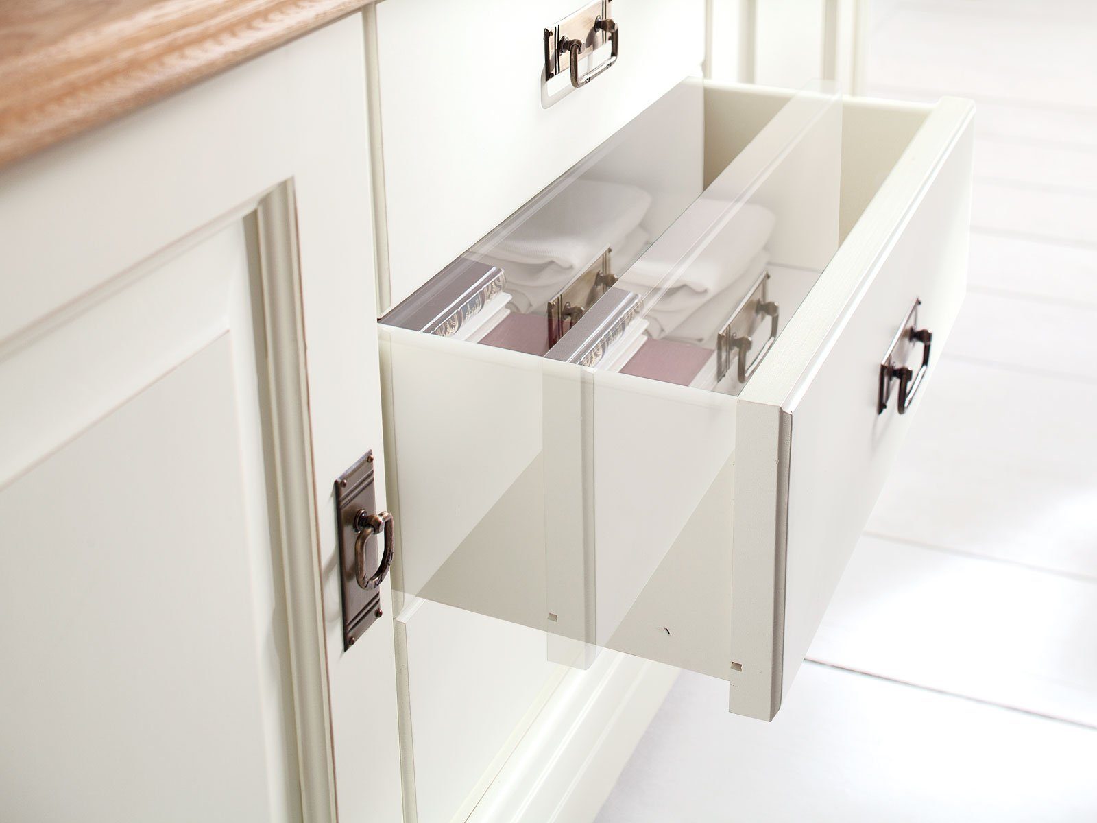 Casamia Barschrank Barschrank Novara 3-trg 1 Klappe 2 Schub. Pinie Nordica weiß Wildeiche