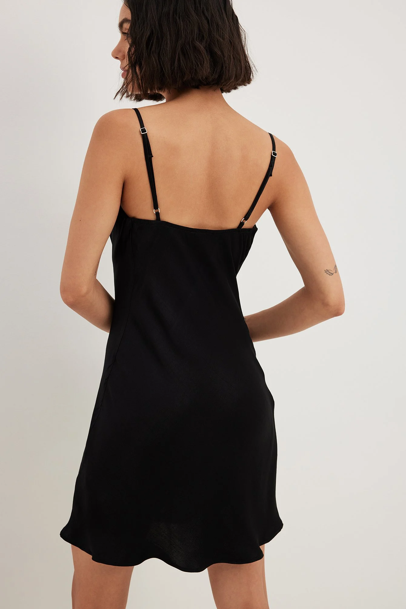 Mini-Slipkleid mit Wasserfallausschnitt