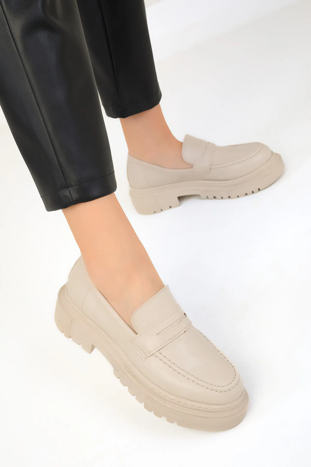 SOHO  Beige Freizeitschuhe für Damen 17762