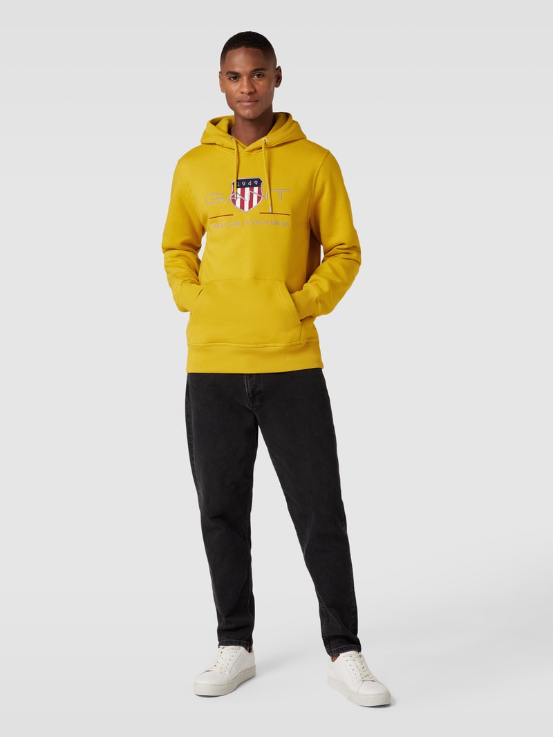Hoodie mit Känguru-Tasche in gelb