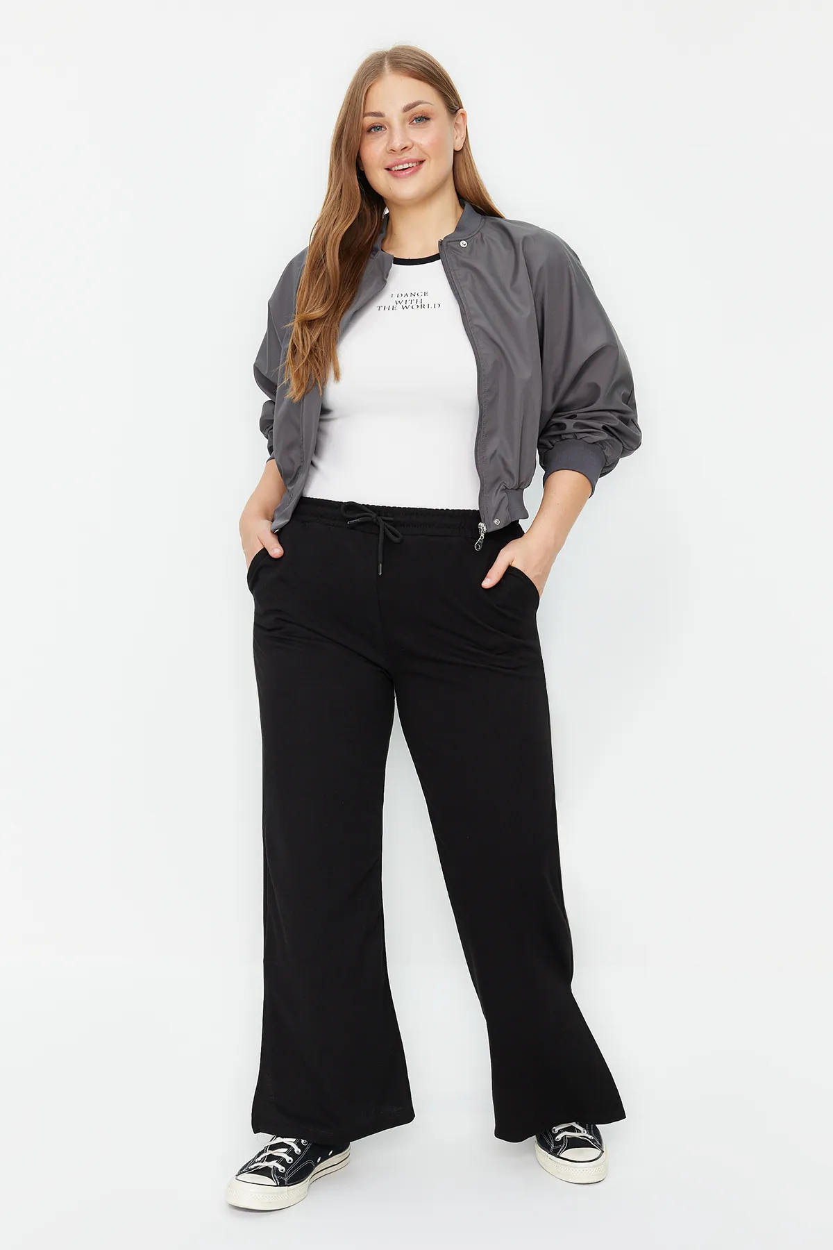 Trendyol Curve  Schwarze, detaillierte, dünne Strick-Jogginghose mit Schlitz TBBAW24AJ00006