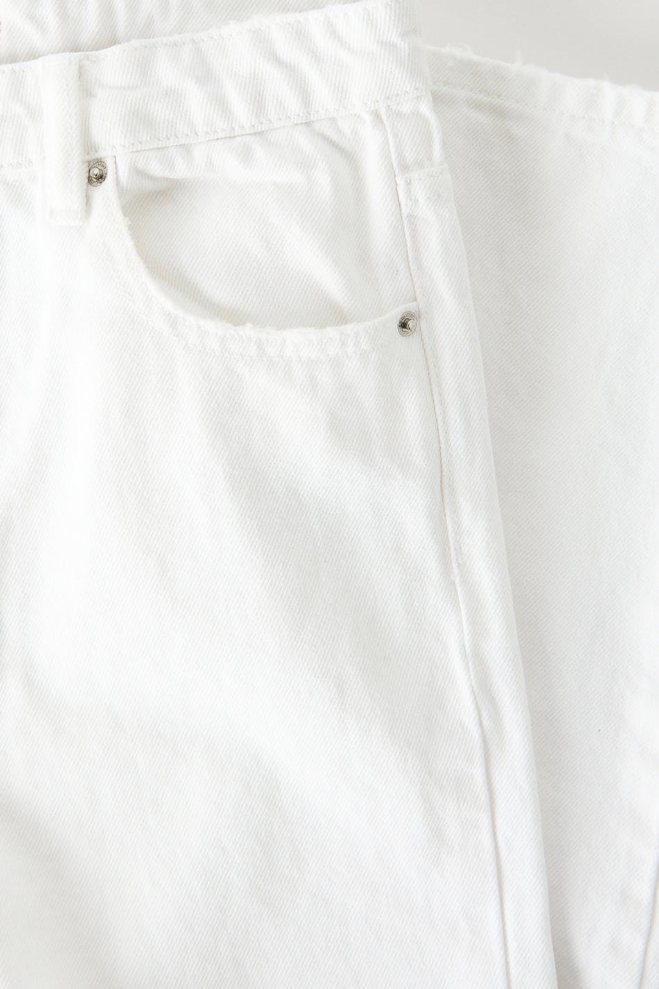 Straight 90s jeans