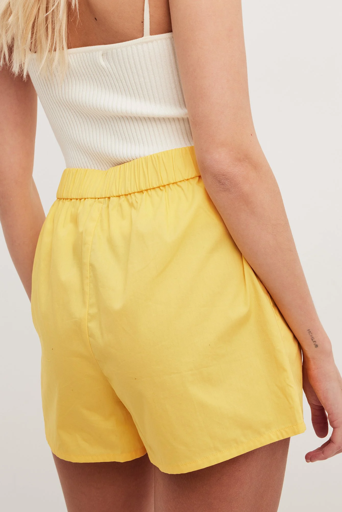 Shorts mit elastischem Taillenbund