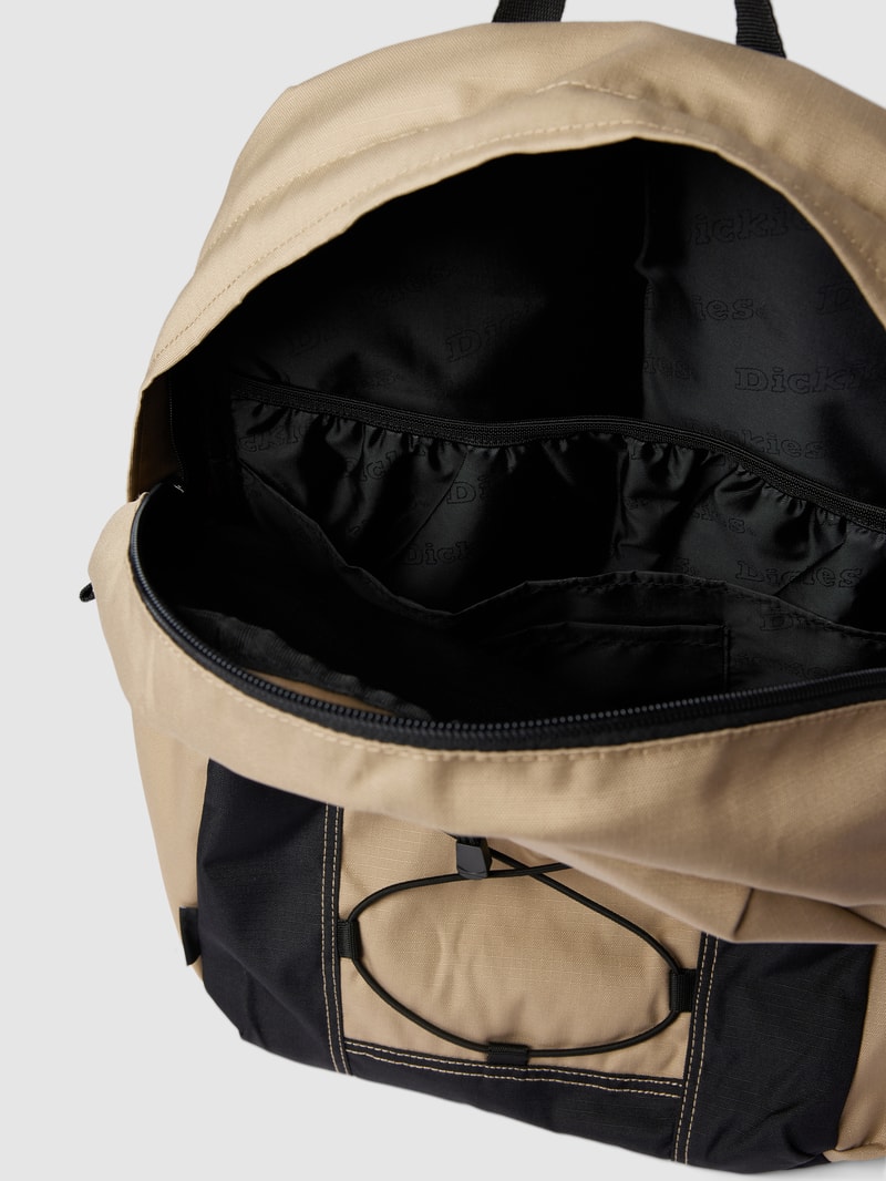 Rucksack mit Label-Patch in khaki