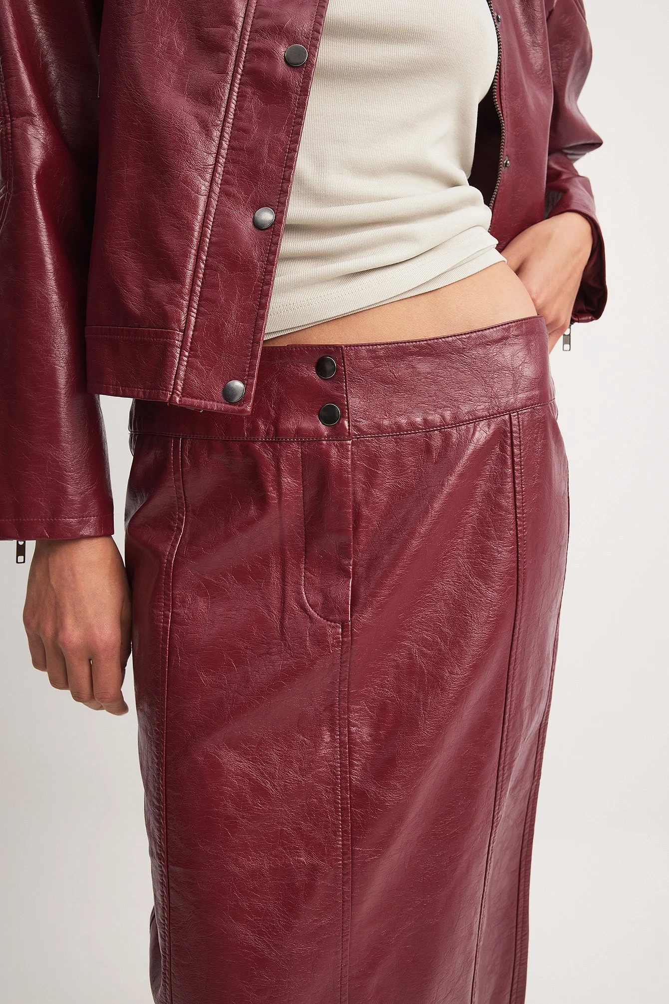 PU-Midirock mit Saumdetail