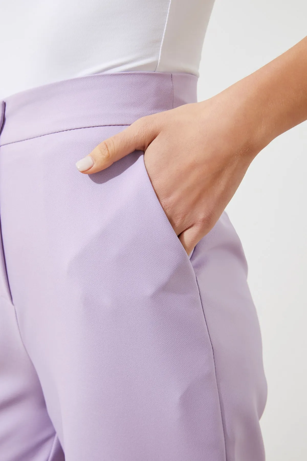 Trendyol Collection  Fliederfarbene Hose mit weitem Bein/Webhose mit weitem Bein TWOSS19ST0179