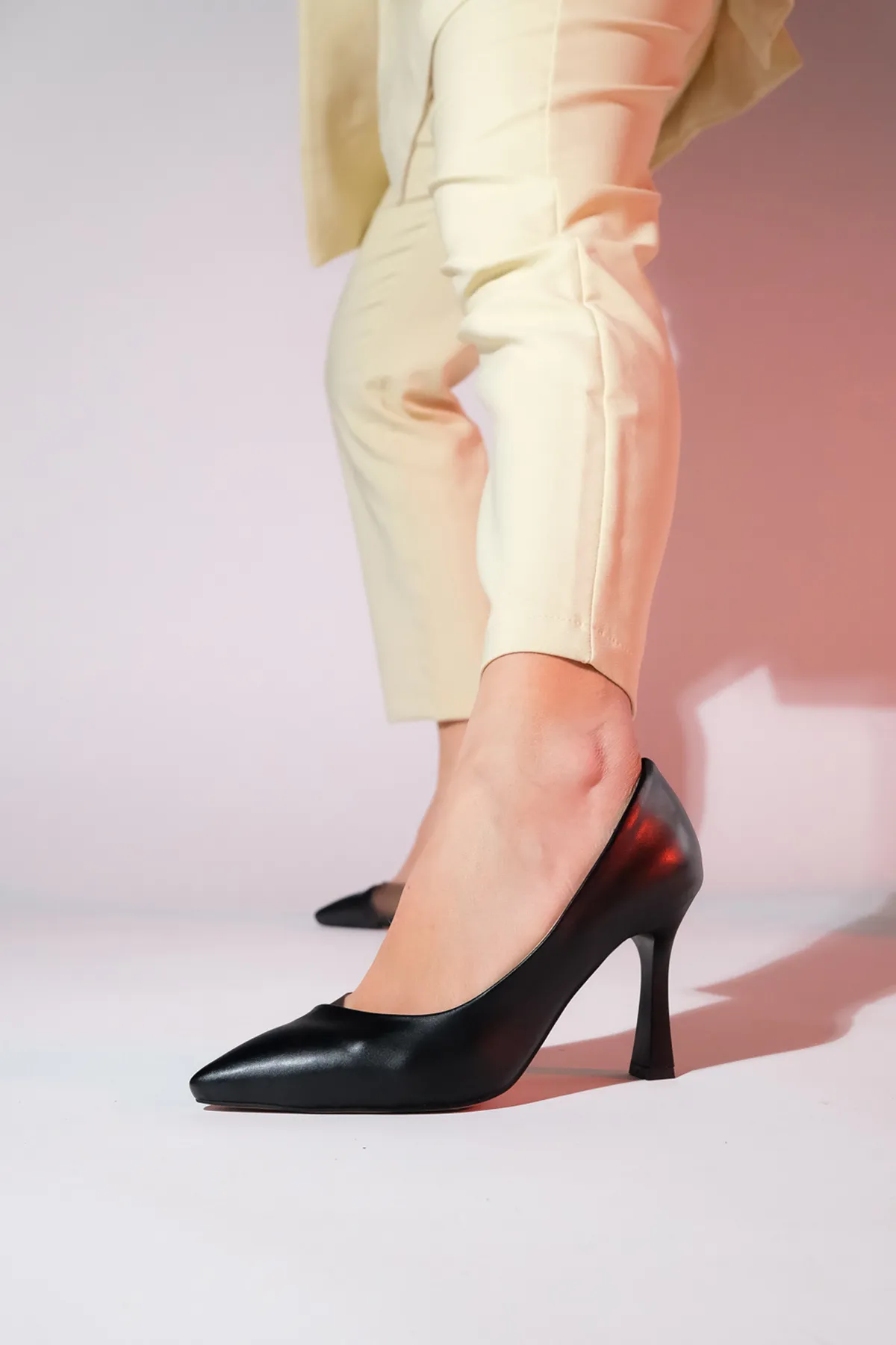 LuviShoes  653 Damenschuhe mit schwarzem Hautabsatz