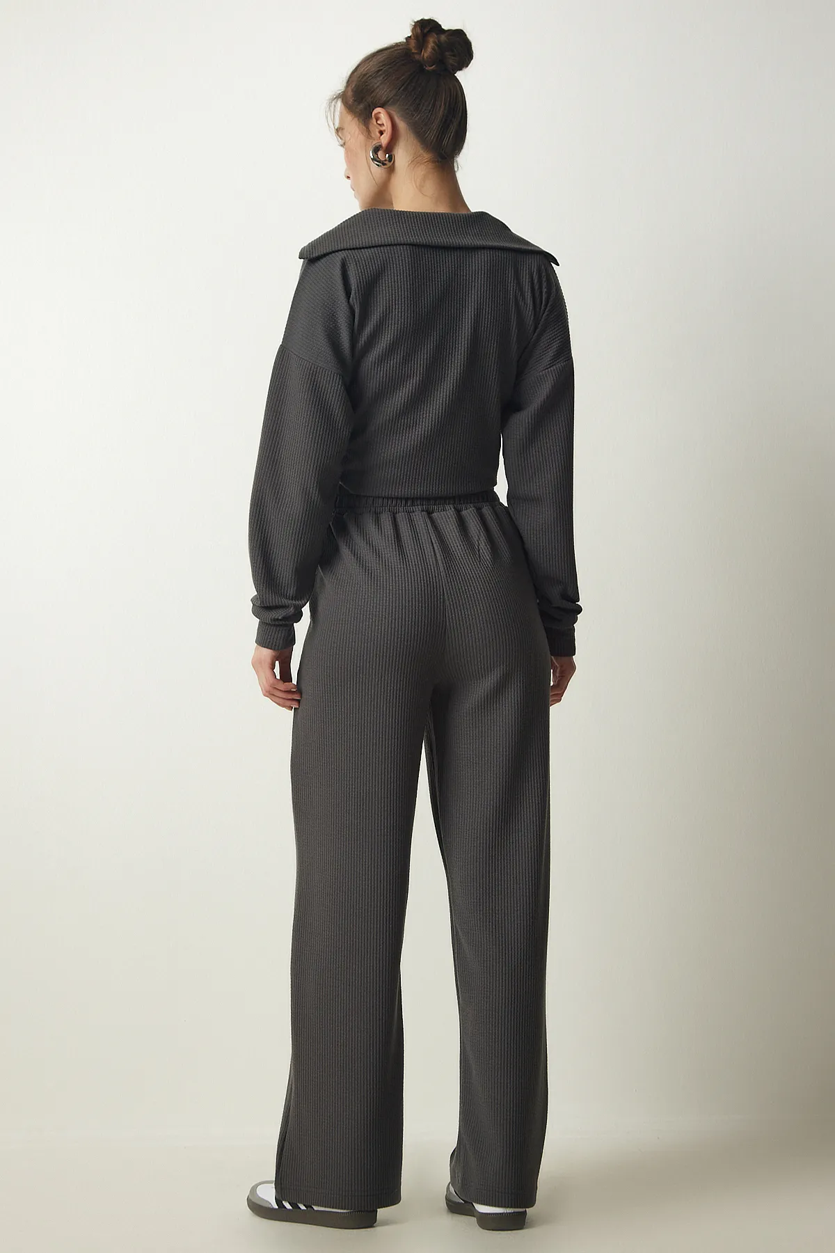 Happiness İstanbul  Damen-Set aus geräucherter Cord-Strickbluse und -Hose EW00004
