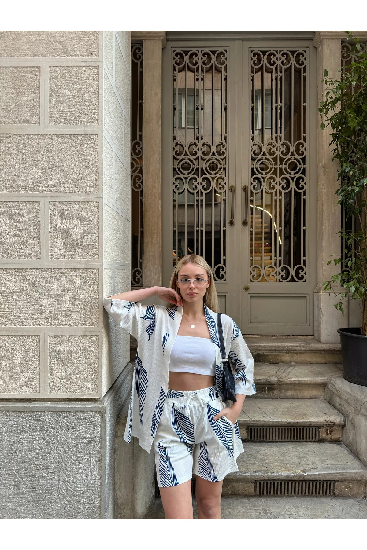 AFROGİYİM  Bedrucktes Kimono-Set mit tiefen Schultern und Shorts für Damen
