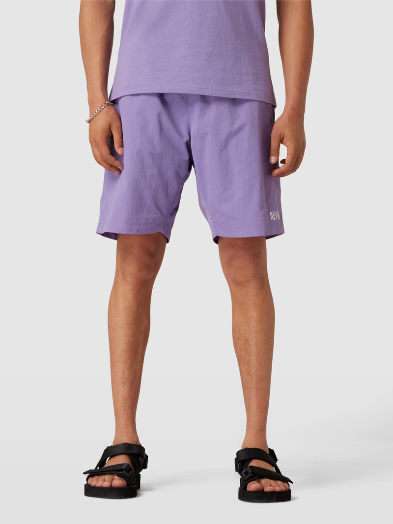 Shorts mit Label-Print in flieder