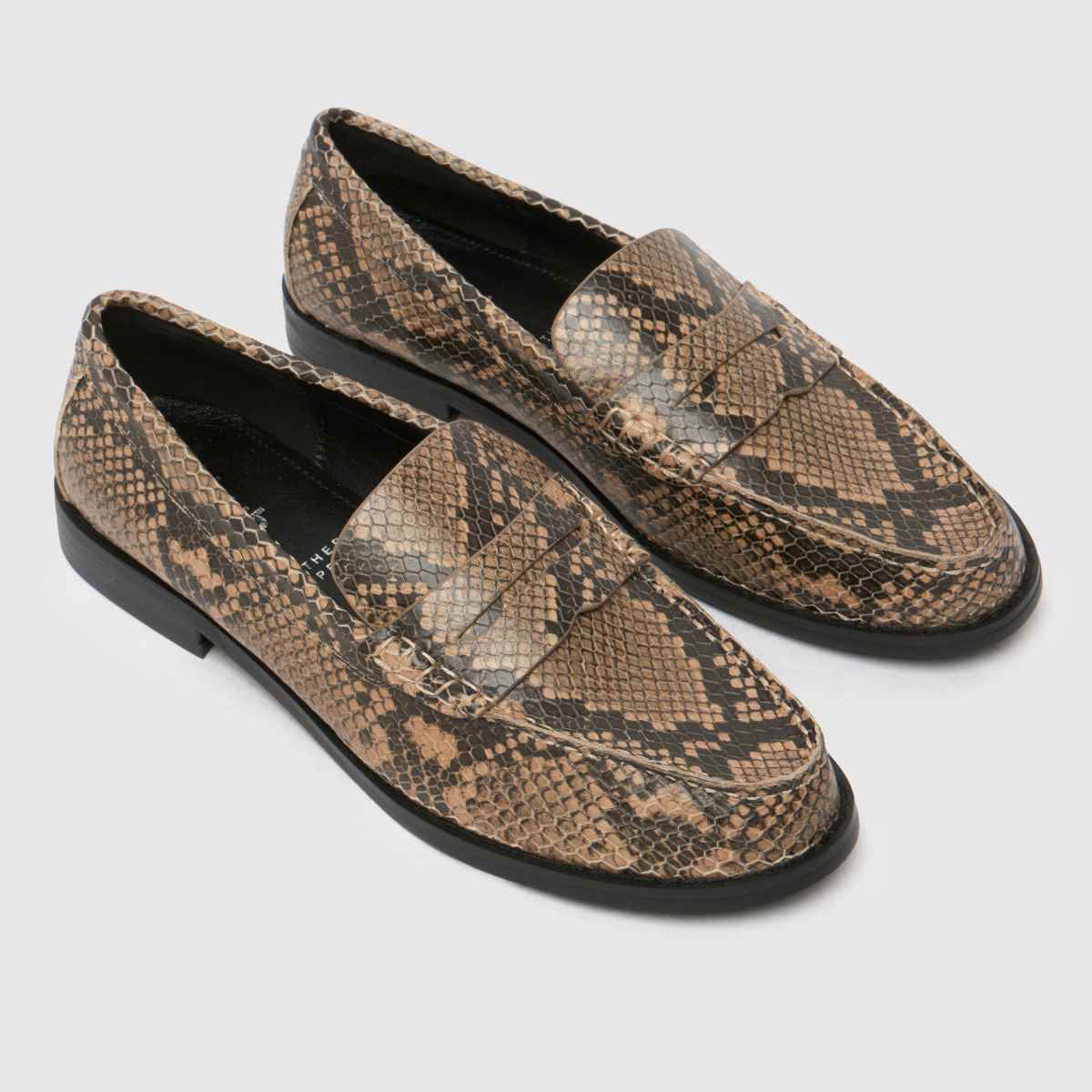 Schuh Lillian bőr penny loafer lapos talpú cipő fekete és barna színben