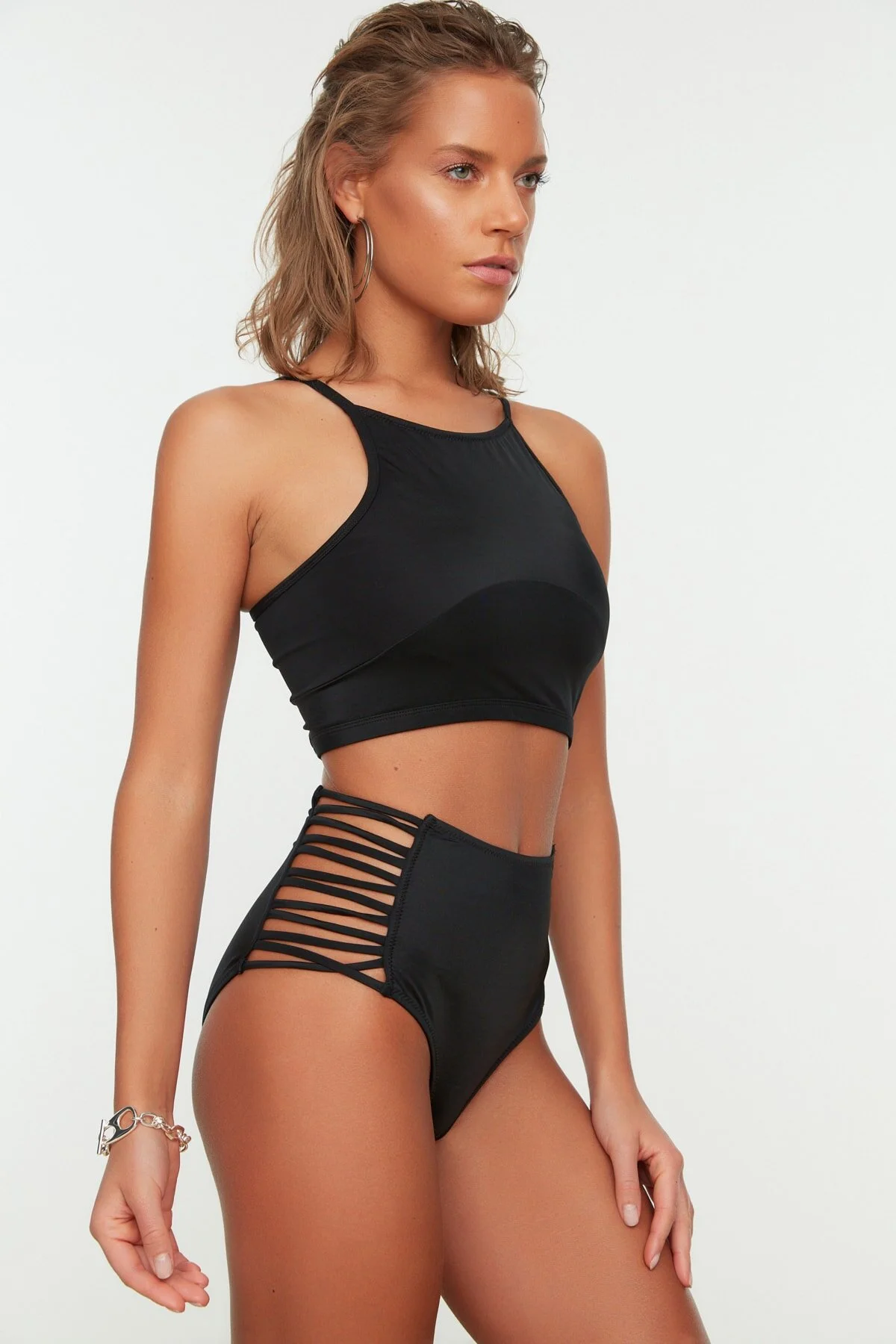 Trendyol Collection  Schwarze Hipster-Bikinihose mit hoher Taille und Paspelierung TBESS21BA0363