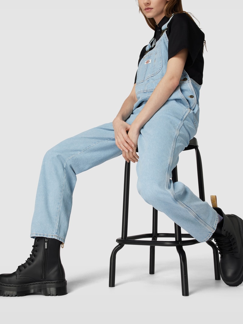Jumpsuit aus reiner Baumwolle mit Label-Patch in hellblau