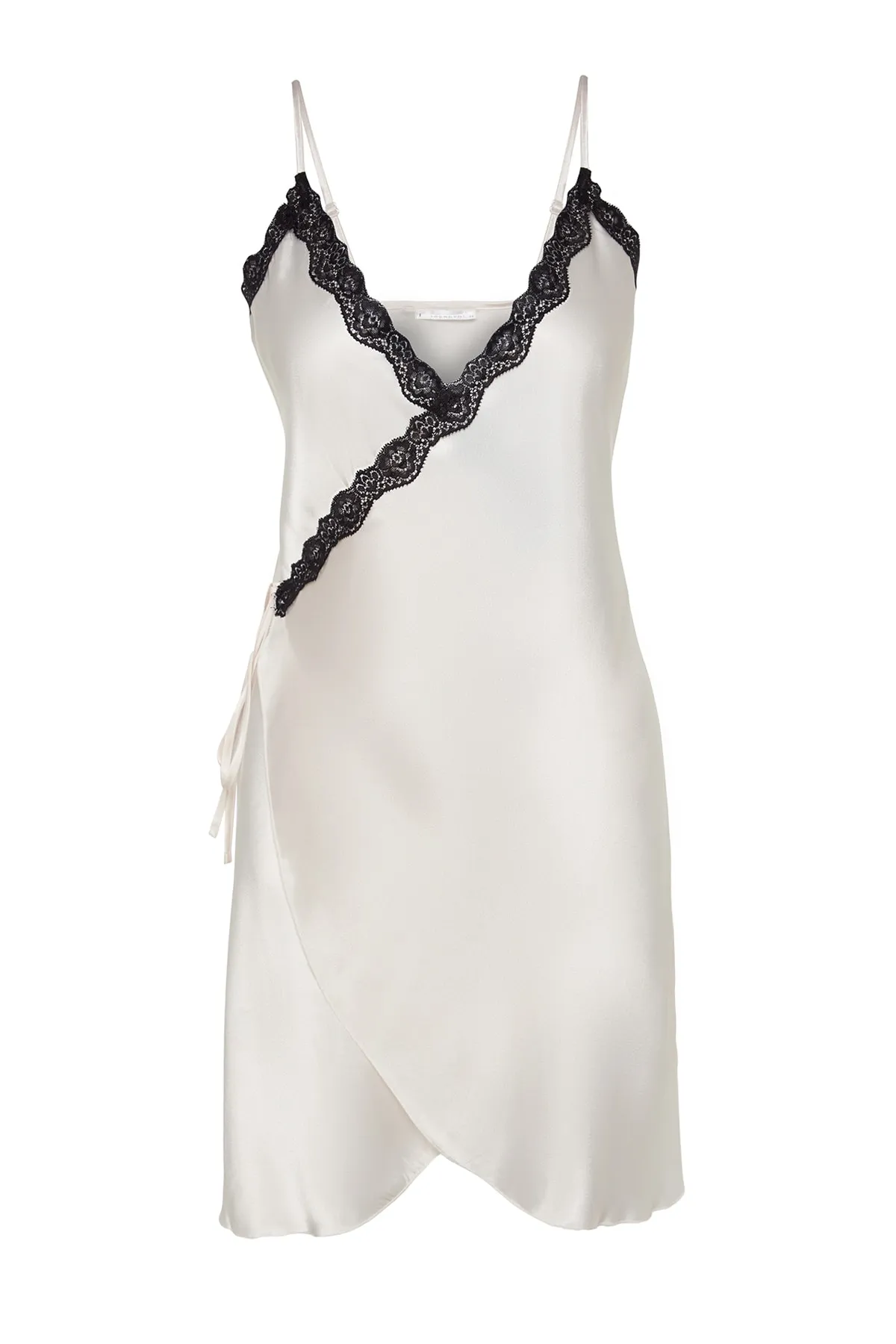 Trendyol Collection  Ecrufarbenes, zweireihiges Nachthemd aus gewebtem Satin mit Spitzendetail und Trägern THMAW24GC00005