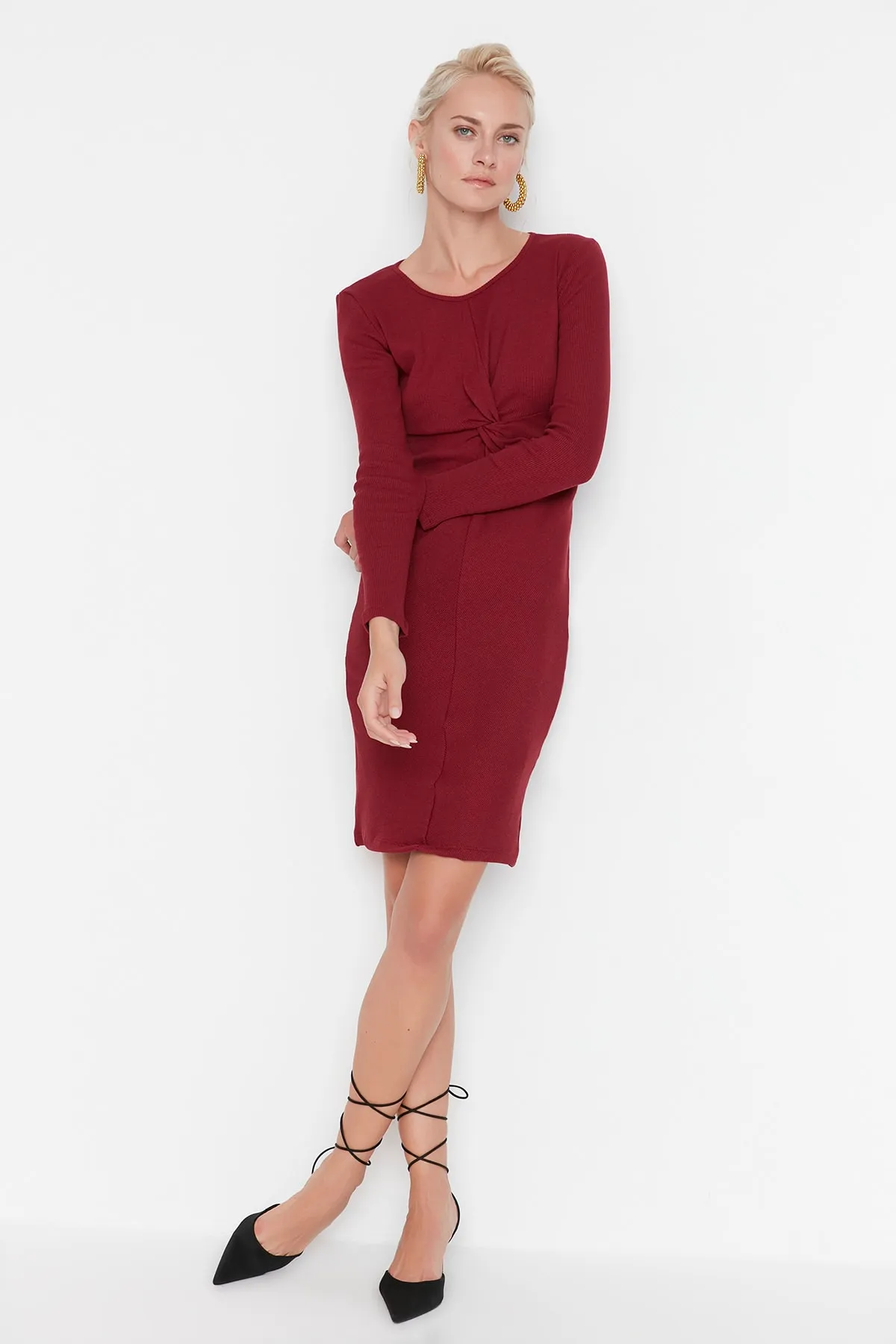 Trendyol Collection  Burgunderfarbenes, schnurgebundenes Mini-Strickkleid mit Knotendetail TWOAW23EL00092