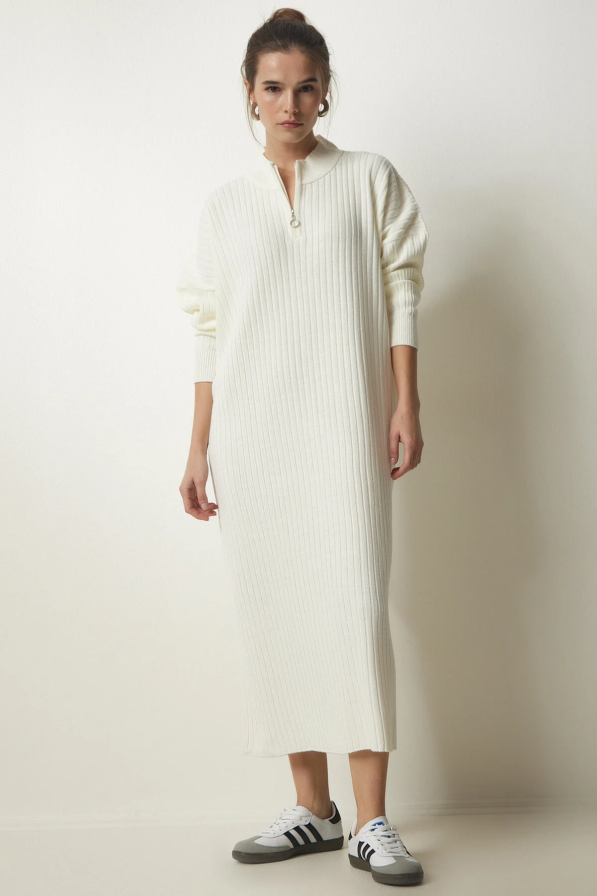 Happiness İstanbul  Knochengeripptes Oversize-Strickkleid für Damen DD01251