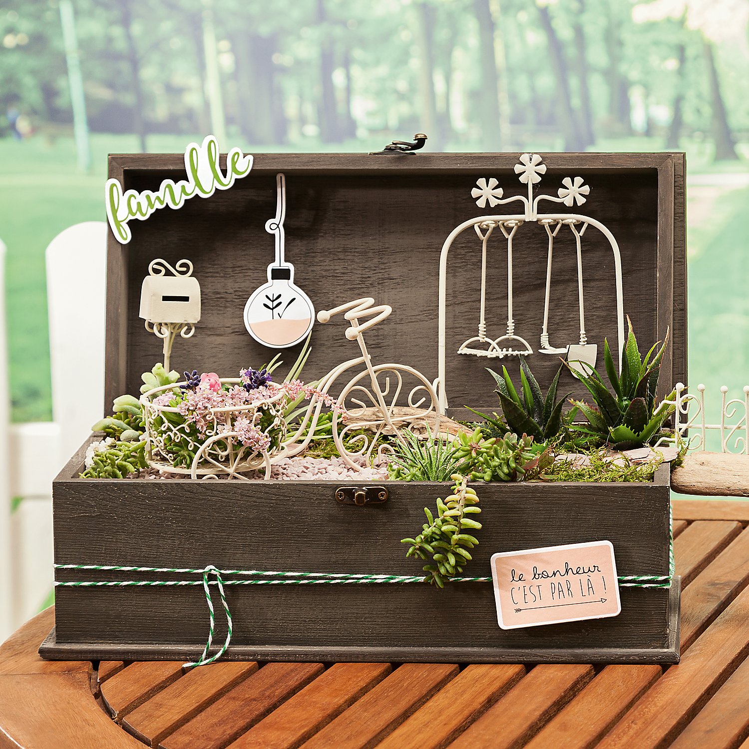 Bogen mit Gartenwerkzeug aus Metall, 17 x 9,5 cm