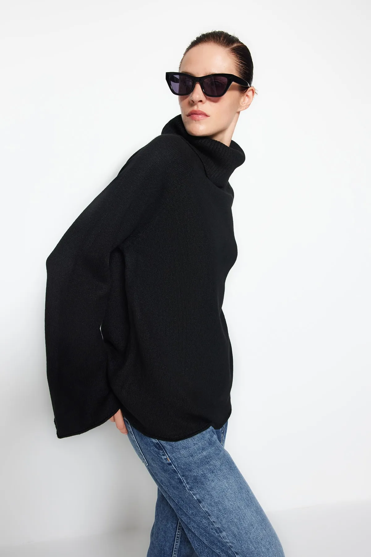 Trendyol Collection  Schwarzer Rollkragenpullover mit weicher Struktur TWOAW24KZ00426