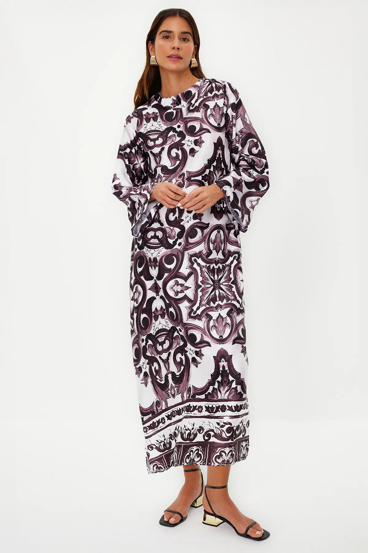 Trendyol Modest  Abendkleid aus braunem Satin mit ethnischem Muster - TCTSS23DB00028