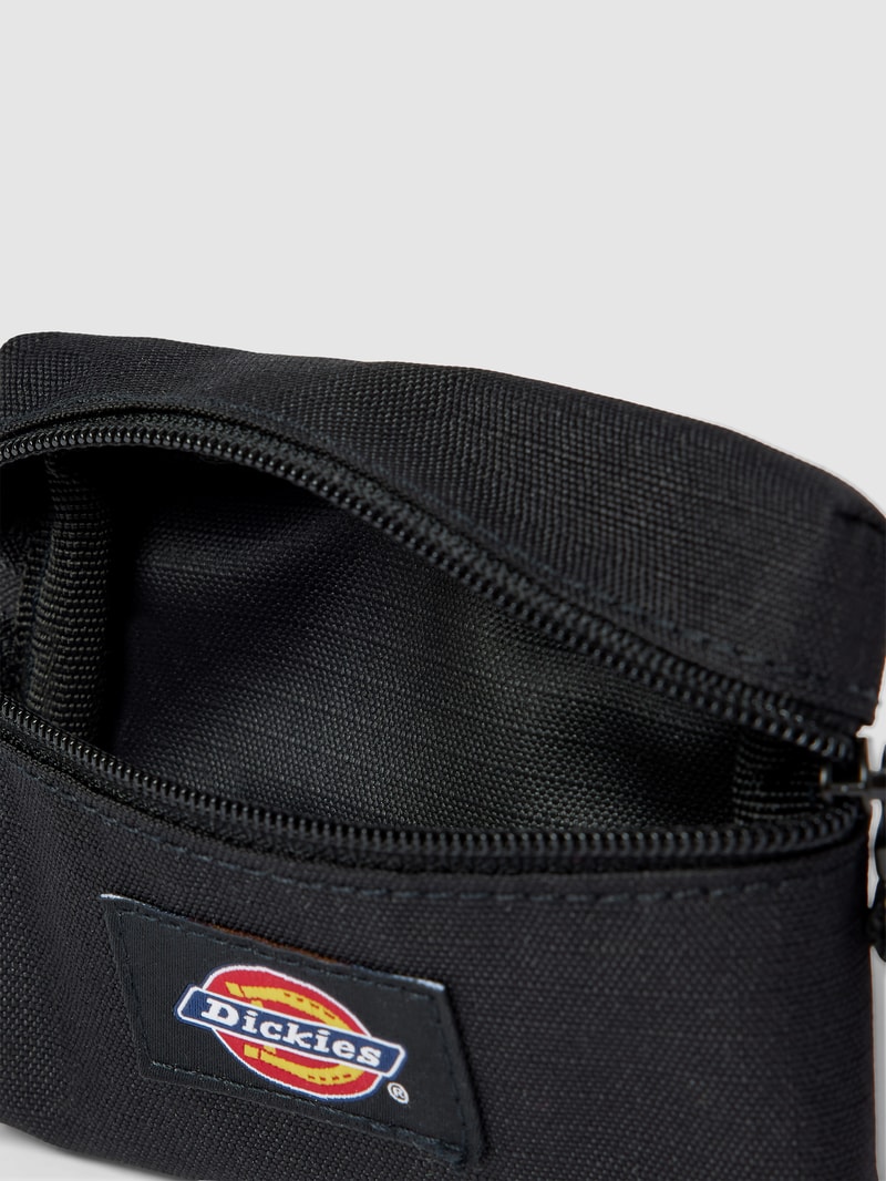 Kartenetui mit Label-Patch in schwarz