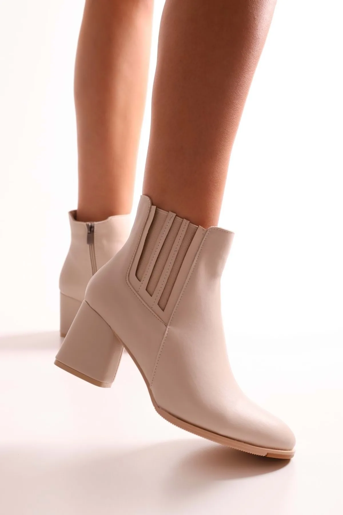 Shoeberry  Damen-Stiefel „Misty Beige Skin“ mit Absatz Beige Skin