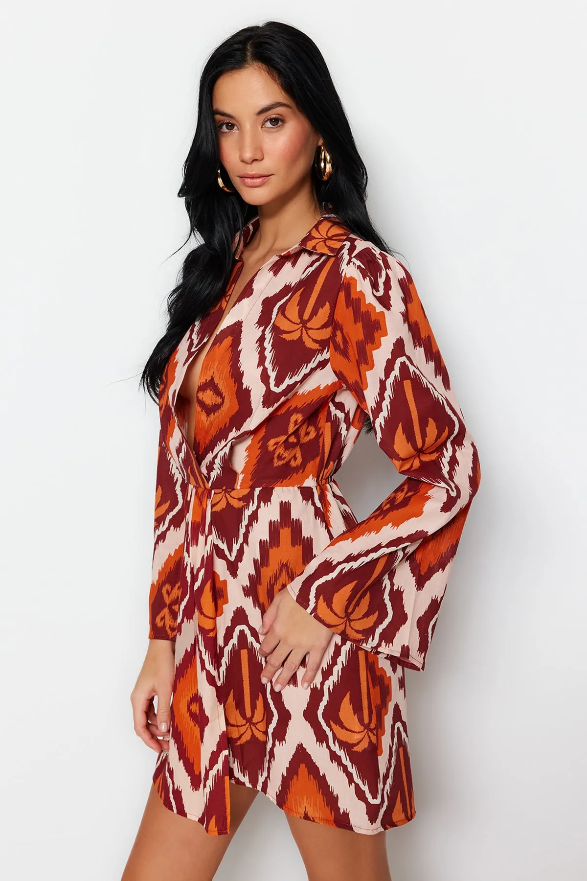 Trendyol Collection  Tropisch gemustertes Mini-Strandkleid aus 100 % Baumwolle TBESS23EL00289
