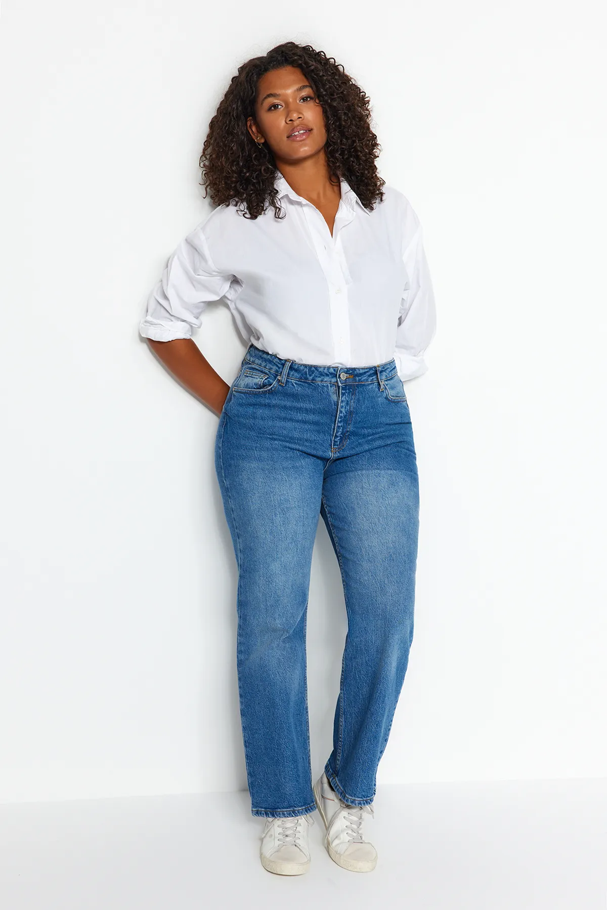 Trendyol Curve  Dunkelblaue Straight-Fit-Jeans TBBAW24CJ00045