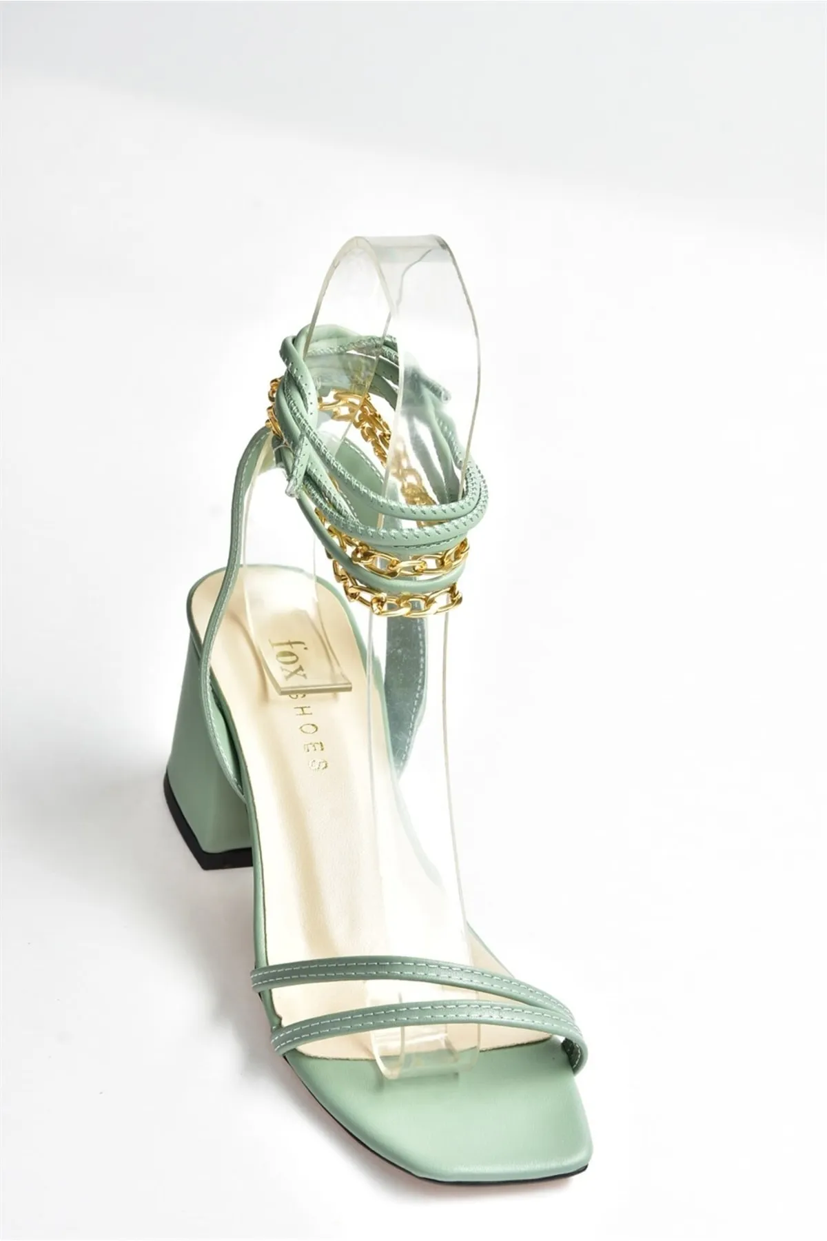 Fox Shoes  Grüne Damenschuhe mit kurzem Absatz und Goldkette und detailliertem Knöchelriemen M369541209