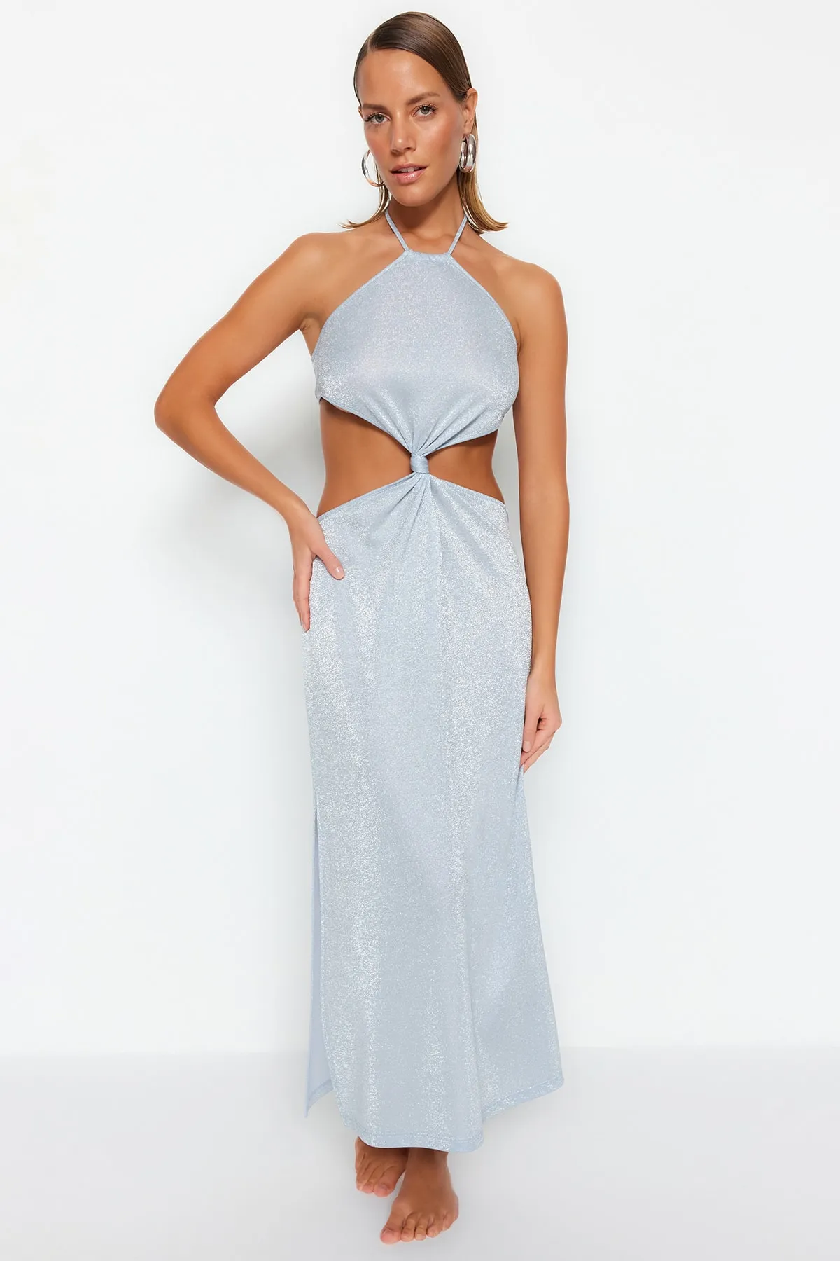 Trendyol Collection  Blaues, tailliertes, gestricktes Maxi-Strandkleid mit Ausschnitten/Fenstern TBESS23EL00120