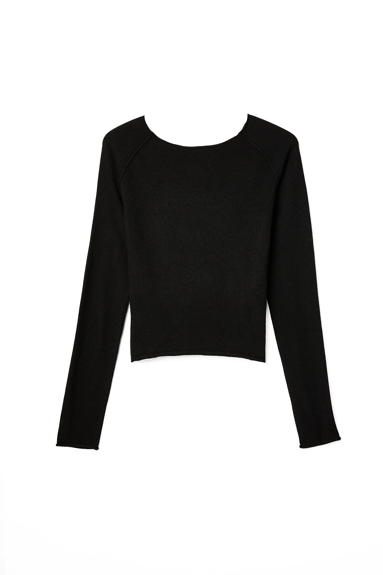 Dünngestrickter Pullover mit grobem Saum