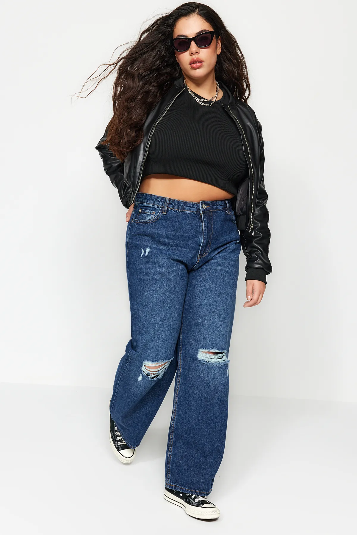 Trendyol Curve  Dunkelblaue zerrissene Jeans mit hoher Taille und weitem Bein TBSSS22JE00006