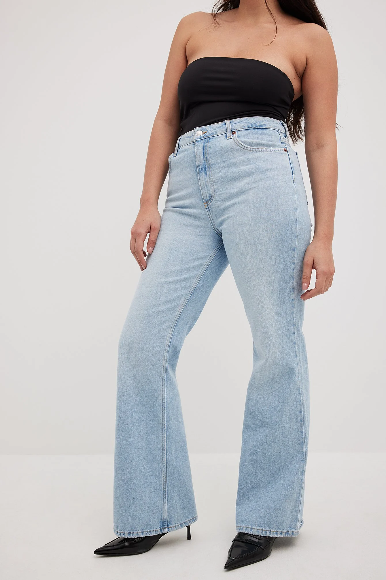 Ausgestellte Jeans mit hoher Taille