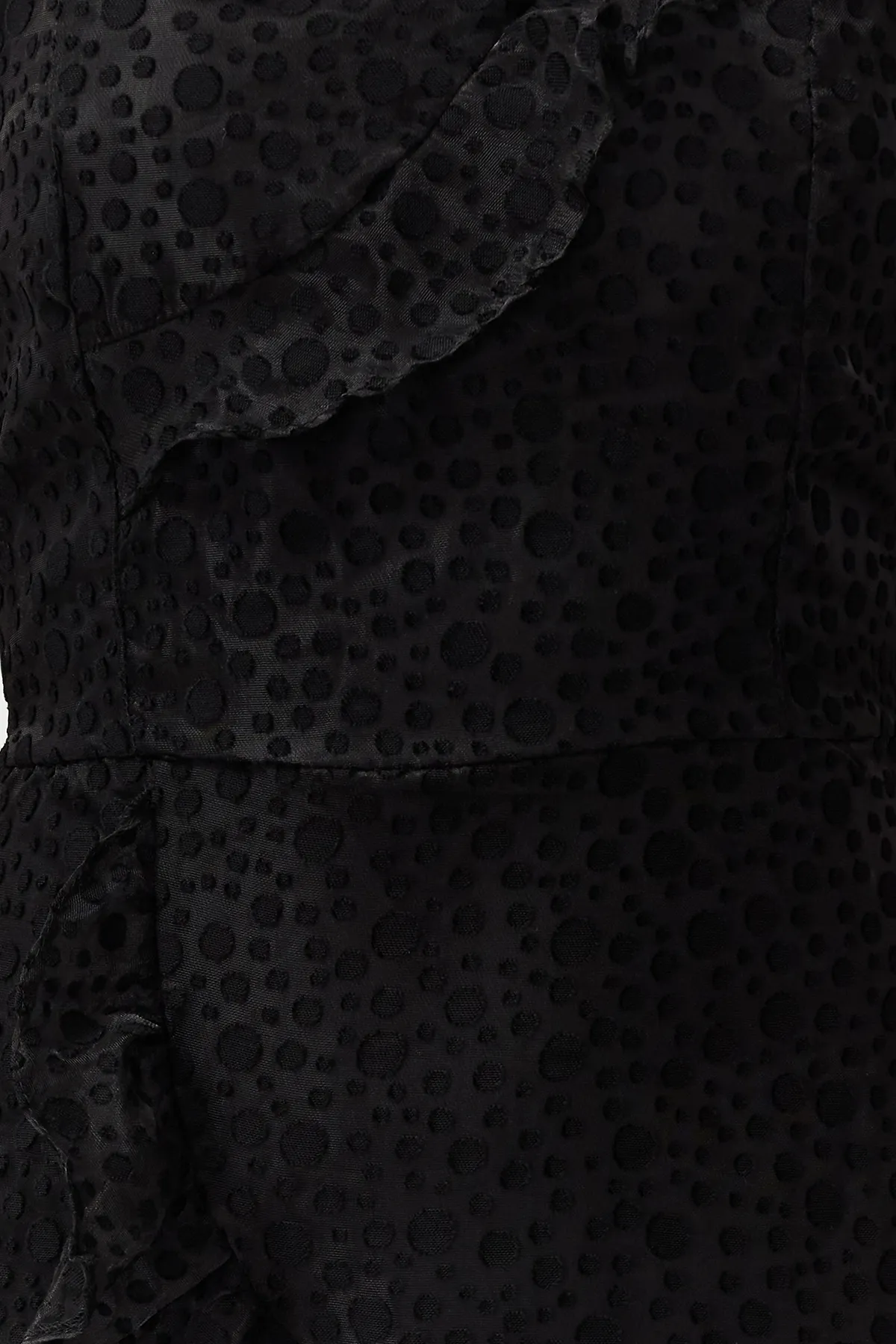 Trendyol Collection  Schwarzes, elegantes Abendkleid aus Spitze mit einem Ärmel und Gürtelöffnung TPRSS24EL00155