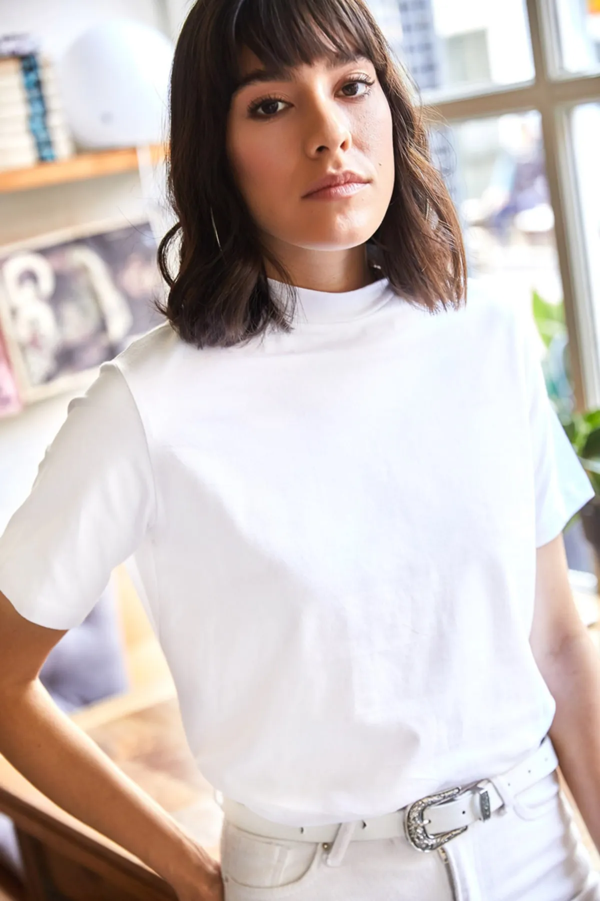Olalook  Weißes, weiches, strukturiertes Strick-T-Shirt mit halbem Rollkragen für Damen TSH-19000610