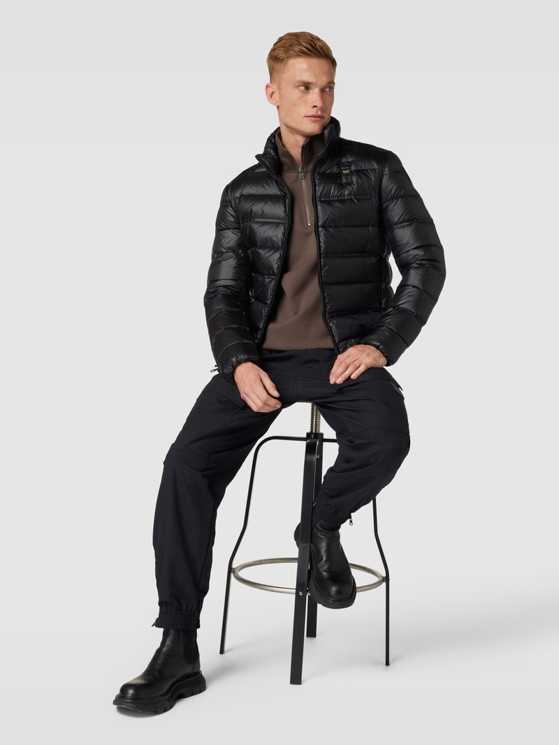Daunenjacke mit Label-Detail in schwarz