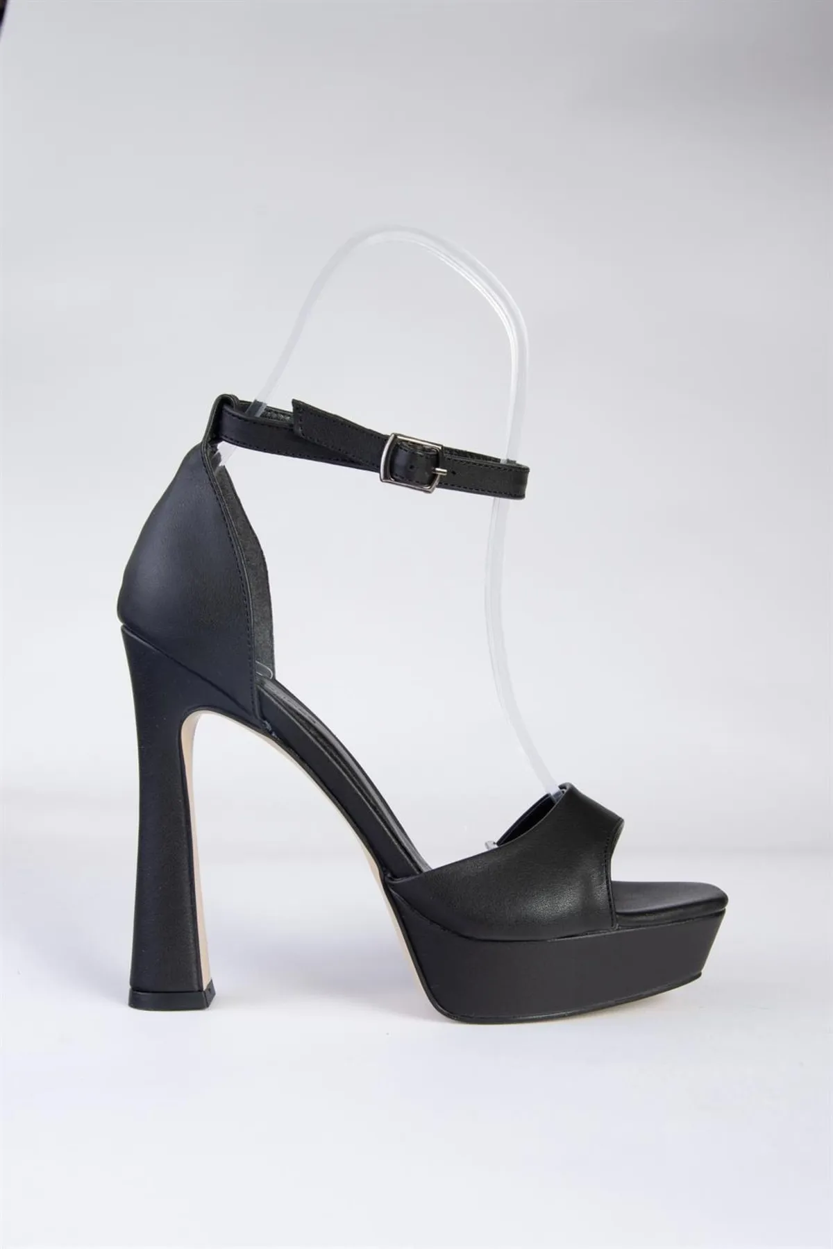 Fox Shoes  Schwarze Damen-Schuhe aus Kunstleder mit Plateauabsatz K404580109