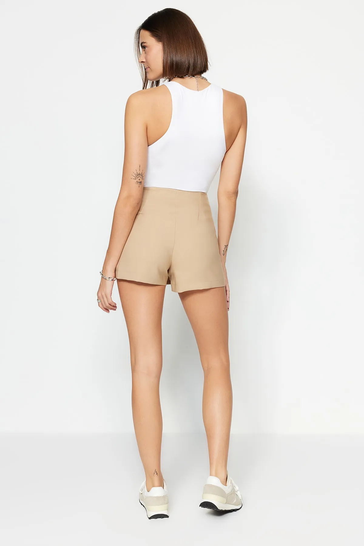 Trendyol Collection  Gewebter Shortsrock mit Nerz-Schnürung und Ösendetails TWOAW21SR0038