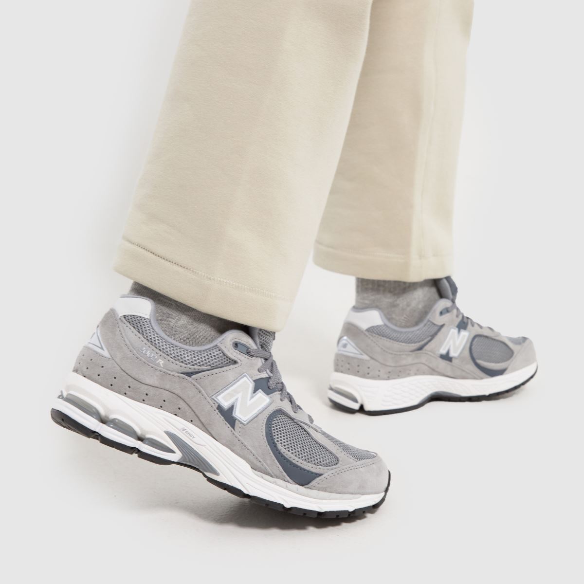 New Balance 2002r sportcipő fehér és szürke színben
