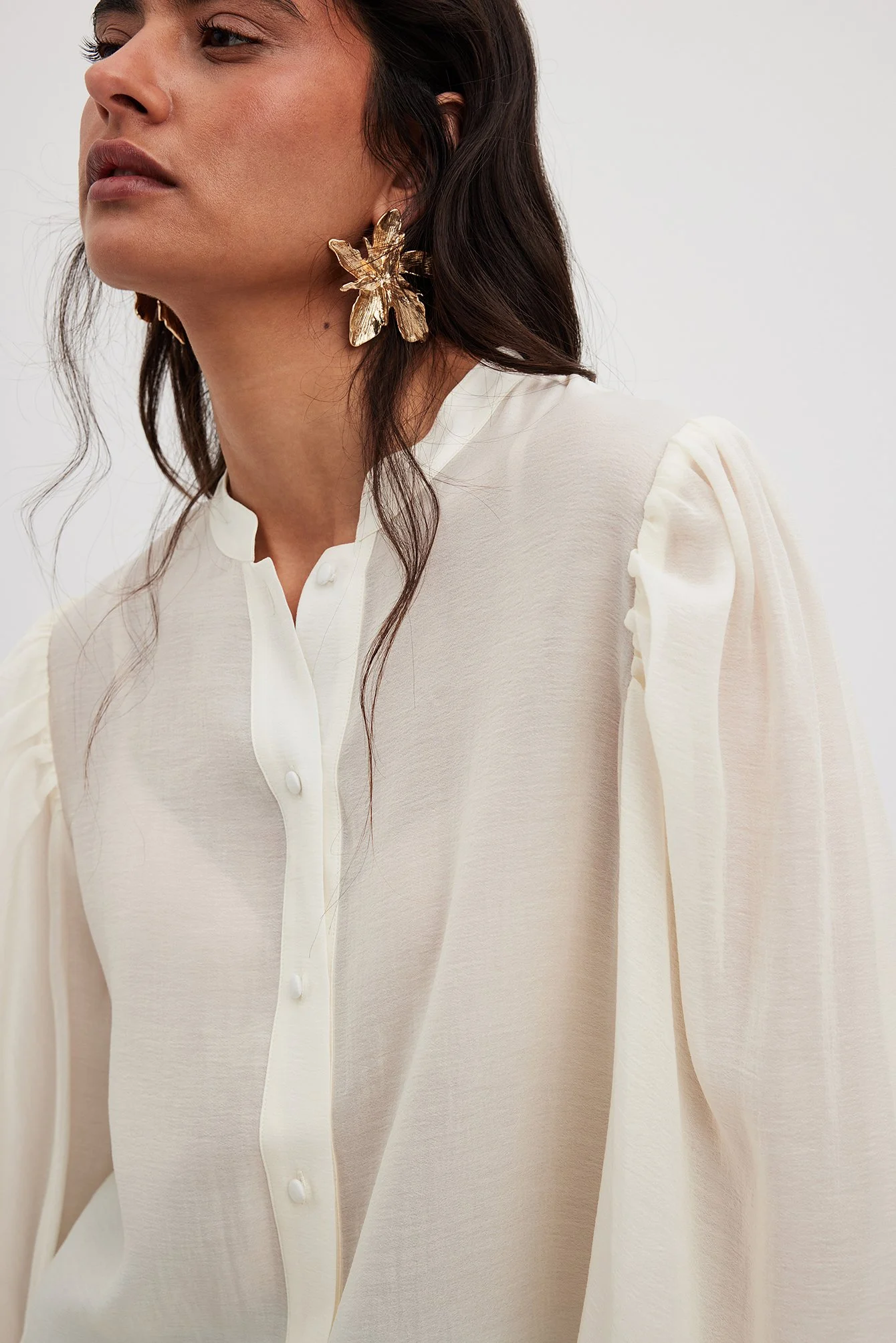 Bluse mit voluminösen Ärmeln und Knopfldetail