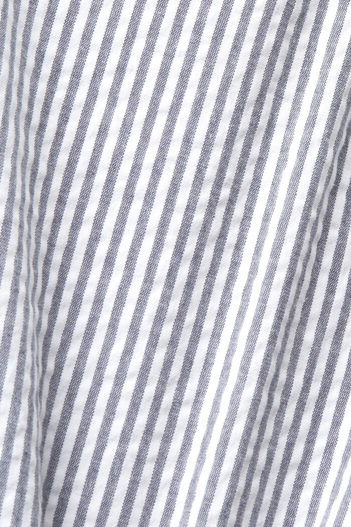 Gestreifte Shorts mit Raffia-Flechtgürtel