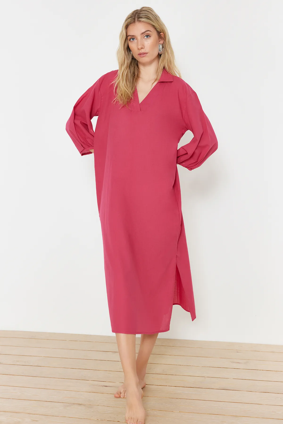 Trendyol Collection  Fuchsia Wide Fit Midi-Strandkleid aus Webstoff TBESS22EL0009