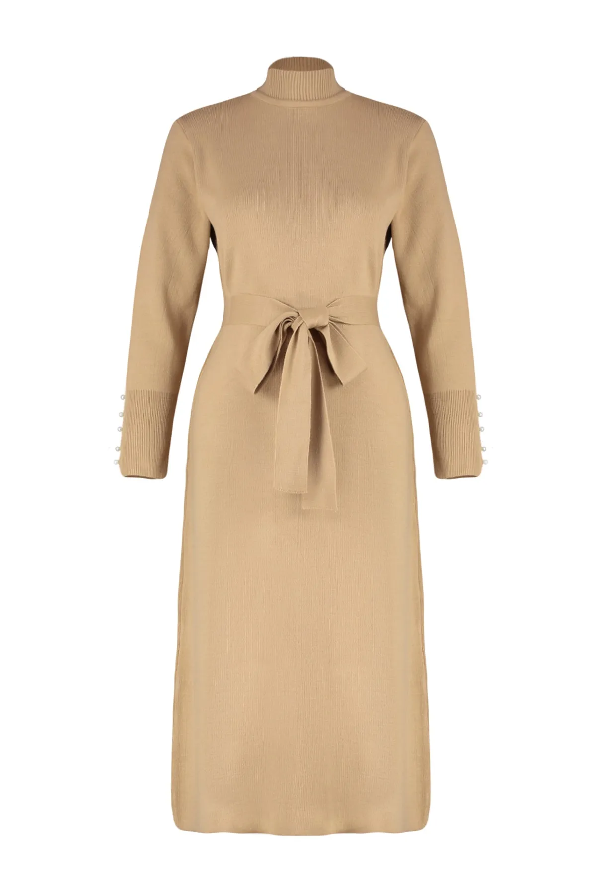Trendyol Modest  Beiges langes Strickkleid mit Gürtel und Perlendetail TCTAW24EB00016